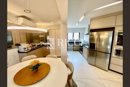 8_photo/94ce0316a3.46e7cc01efc2fbb2-ATLAS-6b41b135-986e-4fda-9ed7-a463f28bf579.jpg de apartamento à venda com 3 quartos, 292m² em Pompéia, Santos