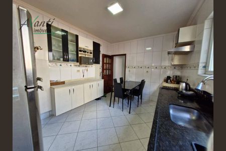 6_photo/94ce0338c5.df2406aa61ba3211-ATLAS-23c7a865-ce26-41f5-ae89-674407f9ae3a.jpg de casa à venda com 4 quartos, 179m² em Marapé, Santos