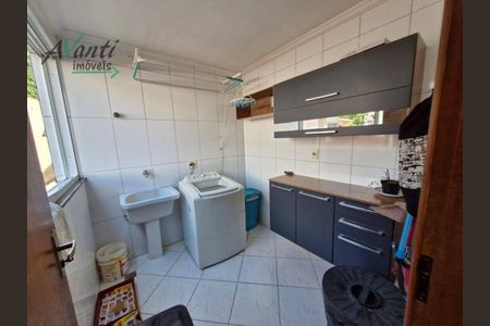 34_photo/94ce0338c5.df2406aa61ba3211-ATLAS-4c9f9800-a1aa-4fb9-94ed-09067216dabb.jpg de casa à venda com 4 quartos, 179m² em Marapé, Santos