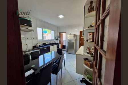 30_photo/94ce0338c5.df2406aa61ba3211-ATLAS-58b919a0-1a31-448c-95cc-d80b577463ba.jpg de casa à venda com 4 quartos, 179m² em Marapé, Santos