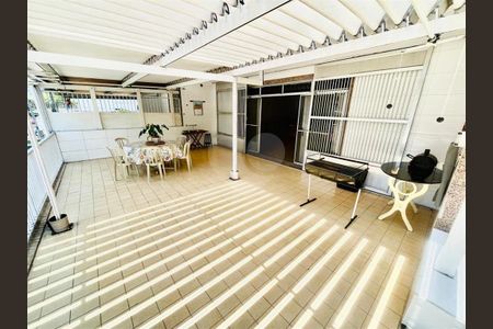 31_photo/94ce033e53.c1a6055f1622caa1-ATLAS-cadb5fd8-0bc4-43a9-9874-1c7e1adfcf51.jpg de casa à venda com 3 quartos, 249m² em Pompéia, Santos