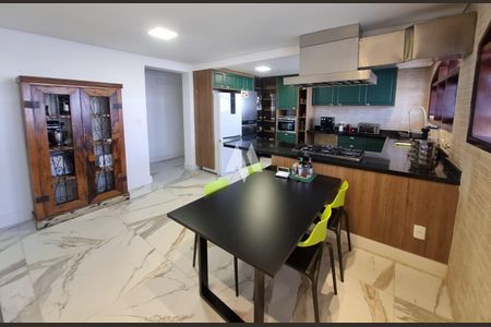 2_photo/94ce03476b.ceff8192393c33de-ATLAS-12a4f894-eec6-4210-b66a-8a8145c10be2.jpg de casa à venda com 4 quartos, 550m² em Marapé, Santos