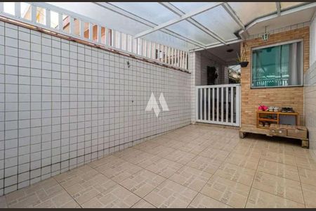 2_photo/94ce035d5d.b2c1f66c79c6256c-ATLAS-14294741-0eaa-4be9-9e1e-4e7c984b4d4c.jpg de casa à venda com 3 quartos, 67m² em Vila Belmiro, Santos