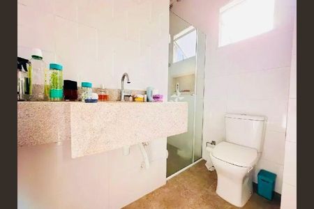 2_photo/94ce036525.e6f02a1e96aef2b1-ATLAS-248dfd36-c373-4275-a908-b699d29db22d.jpg de casa à venda com 3 quartos, 140m² em Vila Matias, Santos