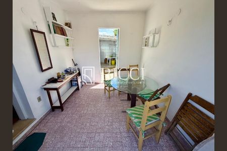 7_photo/94ce03660d.49c40a4e0c1b1036-ATLAS-4a7f81ca-b9b8-46e6-ac94-2099ba7b893c.jpg de casa à venda com 2 quartos, 124m² em Marapé, Santos