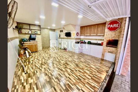 4_photo/94ce0367b1.169a8f2f9ff40d1a-ATLAS-0cb68eaf-e0aa-4d72-9246-3cf561374a2b.jpg de casa à venda com 2 quartos, 120m² em Marapé, Santos