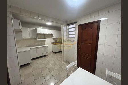 11_photo/94ce037b2b.04a823dc9d4d949a-ATLAS-3c085f4c-9e10-4601-831d-1f3d427e4516.jpg de casa à venda com 2 quartos, 70m² em Vila Matias, Santos