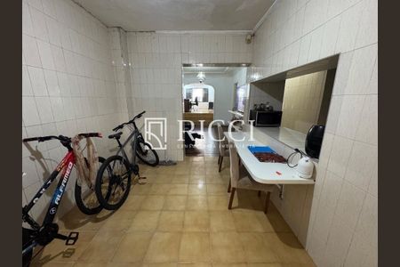 8_photo/94ce039e9f.e17343cf5b702f60-ATLAS-7de502ba-7bb0-401f-a440-e3f5cecc378e.jpg de casa à venda com 3 quartos, 332m² em Vila Matias, Santos