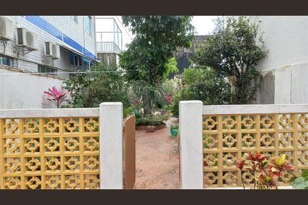 33_photo/94ce03a1dd.1463d70521bc8e9f-ATLAS-eb51b999-b0b2-40a7-a64e-e57f5d40ab40.jpg de casa à venda com 2 quartos, 96m² em Vila Matias, Santos