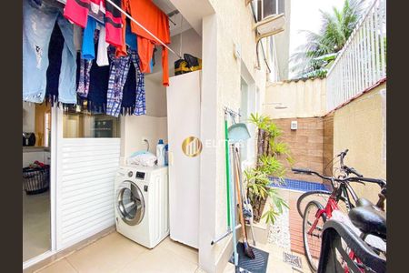 8_photo/94ce03abc9.7f0f6ccc076db118-ATLAS-0168078d-c1a6-4a4d-8f8f-ff3bfb1cbfb5.jpg de casa à venda com 3 quartos, 113m² em Boqueirão, Santos