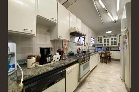 6_photo/94ce03acf9.1987c265c069de70-ATLAS-2627f817-e663-4bc8-9a46-d3e21e567302.jpg de casa à venda com 5 quartos, 258m² em Embaré, Santos