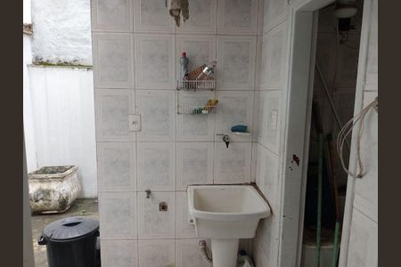 8_photo/94ce03ae37.f861ecc718bdcbd7-ATLAS-476fa0aa-da03-45a8-84e7-84427cf89df5.jpg de casa à venda com 3 quartos, 180m² em Embaré, Santos