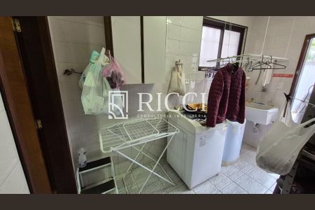 2_photo/94ce03ae5f.ce916756658d86d0-ATLAS-0d9aea45-dfc9-426f-a68b-c5fbcf24eee0.jpg de casa à venda com 3 quartos, 166m² em Embaré, Santos