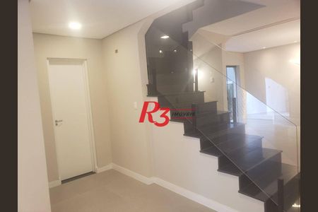 8_photo/94ce03aef7.aa3f54dcddd2e04f-ATLAS-33e188c2-2009-4429-9fd1-b2148655ae88.jpg de casa à venda com 3 quartos, 200m² em Embaré, Santos