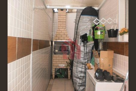 2_photo/94ce03b13d.f2a51510bd64a0e2-ATLAS-598a200b-dc81-4aa8-aa9e-afbce404f6b8.jpg de casa à venda com 3 quartos, 110m² em Macuco, Santos