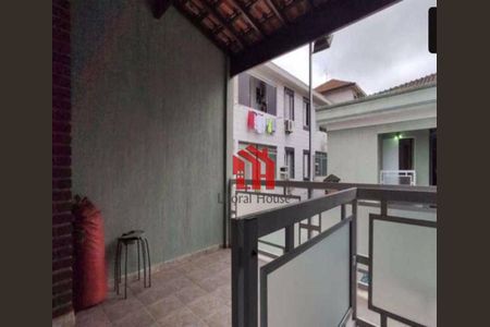 4_photo/94ce03b1a9.8e927f3430f5a69c-ATLAS-bd4f40db-985a-4c3b-b04e-6b8484e1f2c1.jpg de casa à venda com 3 quartos, 145m² em Macuco, Santos