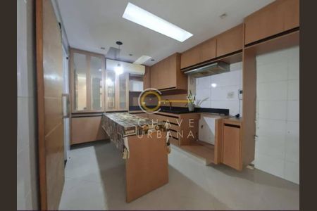 12_photo/94ce03b209.e88dce23af4f3508-ATLAS-5e5f686d-3e89-4256-af5e-c3639e0d238f.jpg de casa à venda com 3 quartos, 183m² em Embaré, Santos