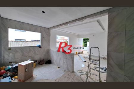 11_photo/94ce03b281.97484f792a469e2d-ATLAS-e6890e6b-07db-4ffd-89b8-ee0177511f9c.jpg de casa à venda com 3 quartos, 130m² em Embaré, Santos