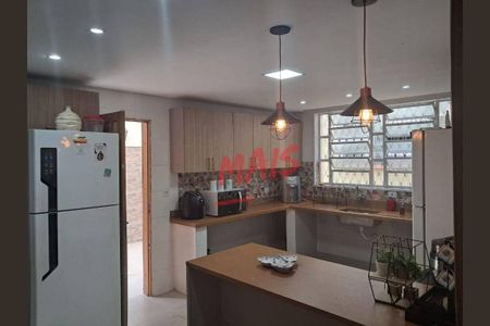 21_photo/94ce03b2bf.a095ebe9a9b9d05b-ATLAS-c994c9c7-403c-4f84-b2b1-10fc7d94013e.jpg de casa à venda com 3 quartos, 132m² em Embaré, Santos