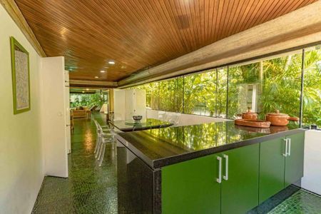 5_photo/94ce03c609.04a823dc9d4d949a-ATLAS-4b0b1d24-8067-4f64-b4b8-d31eae7b8e4c.jpg de casa à venda com 5 quartos, 450m² em Sítio Paecara (Vicente de Carvalho), Guarujá