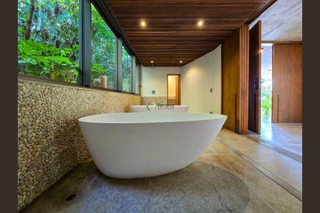 9_photo/94ce03d8a1.6721d330cc8d7611-ATLAS-41821e68-9e44-4b28-a486-1e9ee49d482a.jpg de casa de condomínio à venda com 4 quartos, 620m² em Sítio Paecara (Vicente de Carvalho), Guarujá