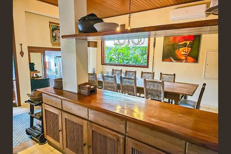 2_photo/94ce03d8a1.eb4747a7722cd593-ATLAS-126cba19-c7d1-48b0-8a46-3bb629fc0f54.jpg de casa à venda com 6 quartos, 300m² em Sítio Paecara (Vicente de Carvalho), Guarujá