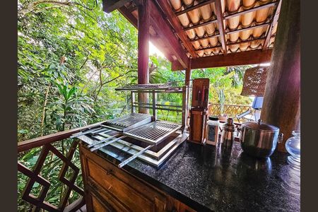 10_photo/94ce03d8a1.eb4747a7722cd593-ATLAS-5992737b-eadd-47d5-90ba-b7dc2bf2abd5.jpg de casa à venda com 6 quartos, 300m² em Sítio Paecara (Vicente de Carvalho), Guarujá