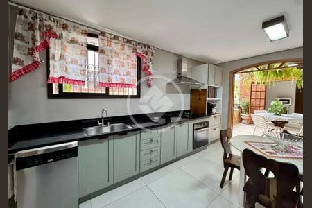 12_photo/94ce049b8f.719fbdc320448c84-ATLAS-0b73bf13-7373-4eaa-acfe-2646c44caec9.jpg de casa à venda com 3 quartos, 210m² em Valongo, Santos