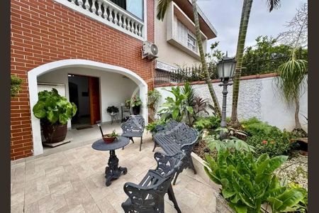 32_photo/94ce049b8f.719fbdc320448c84-ATLAS-182ec5c3-69ab-478b-8a85-c2fa2efd8ffd.jpg de casa à venda com 3 quartos, 210m² em Valongo, Santos