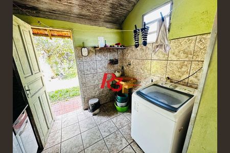 2_photo/94ce1b48c1.4e1a6e6486a440d9-ATLAS-37785d83-2da9-4863-b793-fac367db16e7.jpg de casa à venda com 3 quartos, 148m² em Santa Maria, Santos