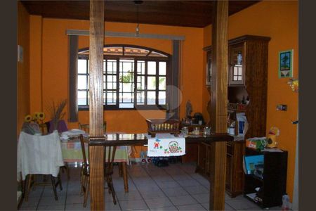 8_photo/94ce1b538f.caf6c04f909f2ef2-ATLAS-b4bc5aee-6ef7-40c5-9cbf-fee3f88f1ed6.jpg de casa à venda com 3 quartos, 209m² em Caneleira, Santos