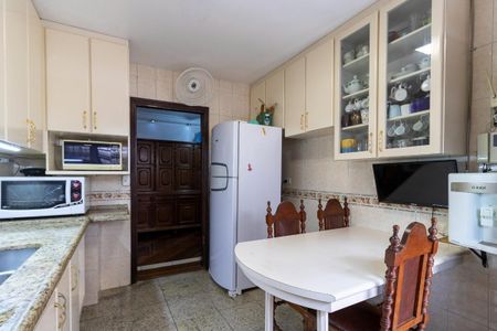 3_photo/94ce1b564d.2f15d505e37c7ac5-ATLAS-0e5c15c8-c525-4f7a-9834-b60dc4348401.jpg de casa à venda com 3 quartos, 320m² em Vila Sao Jorge, Santos