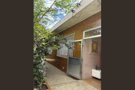 47_photo/94ce1b56bf.1aa5b8f538f3adaf-ATLAS-ab81f7fc-65f6-4dc2-adc3-95590d36dd69.jpg de casa à venda com 3 quartos, 158m² em Vila Sao Jorge, Santos