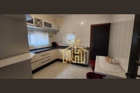 8_photo/94ce1c2b19.cde13b1ff9452421-ATLAS-3ebb38f5-8fa2-4563-bb52-0b19a2e97219.jpg de casa à venda com 3 quartos, 220m² em Guilhermina, Praia Grande