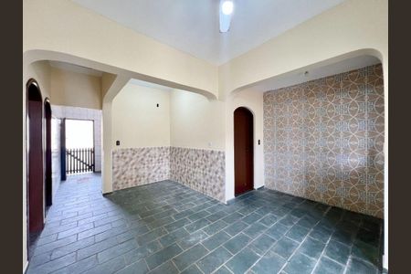 2_photo/94ce1c2b27.6c4a3f5e6ef89c98-ATLAS-0c43be11-38e1-4230-b5b6-ff062ed4f9f6.jpg de casa à venda com 2 quartos, 106m² em Guilhermina, Praia Grande
