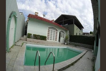 8_photo/94ce1c2c8f.f0ecc906b832f777-ATLAS-c14f0d2a-02f7-48bc-a023-6a570a0b27ea.jpg de casa à venda com 3 quartos, 88m² em Guilhermina, Praia Grande