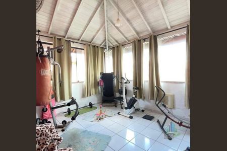 8_photo/94ce1c2c95.db01357aa49deb94-ATLAS-5bd14259-5922-4e4a-ba7d-586a47f514d4.jpg de casa à venda com 5 quartos, 240m² em Guilhermina, Praia Grande