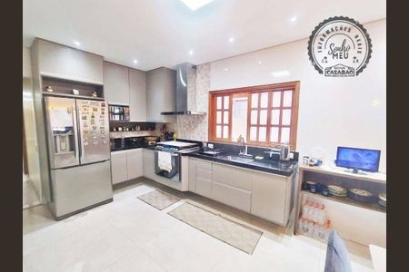 5_photo/94ce1c2cd7.76c9ba83eeb181e8-ATLAS-c29ddfa7-e303-4313-b79d-3bc124c301f7.jpg de casa à venda com 3 quartos, 212m² em Guilhermina, Praia Grande