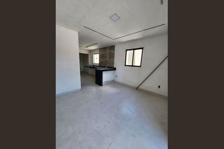 10_photo/94ce1c2d45.040929e4059d90de-ATLAS-5c0e407f-b990-49d7-bb71-075a7fb7fcb5.jpg de casa de condomínio à venda com 2 quartos, 83m² em Guilhermina, Praia Grande