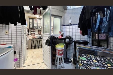 22_photo/94ce1c3147.05acccb2dbb53537-ATLAS-eb26ecaa-adfb-4cf5-a050-97892aec58f2.jpg de casa à venda com 2 quartos, 73m² em Sítio do Campo, Praia Grande