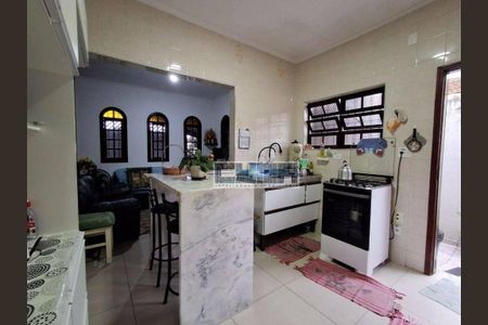 15_photo/94ce1c32a5.83e14411c1323447-ATLAS-e19d7d25-bf50-4733-9cae-33bd7b59b5a1.jpg de casa à venda com 2 quartos, 105m² em Guilhermina, Praia Grande