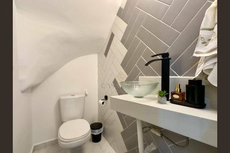 16_photo/94ce1c32b5.411a6e7ba2cd6698-ATLAS-56cdc2fe-8d74-41c4-bdb3-207d108b4b43.jpg de casa à venda com 4 quartos, 172m² em Guilhermina, Praia Grande