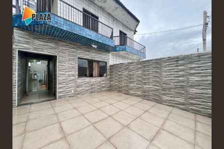 3_photo/94ce1c3305.40d9156f2e18fdd4-ATLAS-fae386e6-e704-437e-9058-fb64b0dc7b87.jpg de casa à venda com 3 quartos, 157m² em Guilhermina, Praia Grande