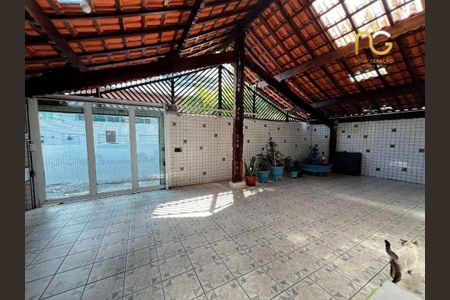 6_photo/94ce1c3323.4534fda87e61c028-ATLAS-85e3fe1b-3df4-4955-b022-72483b6532e9.jpg de casa à venda com 3 quartos, 200m² em Guilhermina, Praia Grande