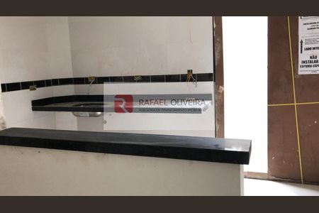 7_photo/94ce1c333d.4ad1a426540e6496-ATLAS-baadbf6a-b8ea-42f4-ac6e-6b12899a5bc2.jpg de casa de condomínio à venda com 2 quartos, 60m² em Guilhermina, Praia Grande