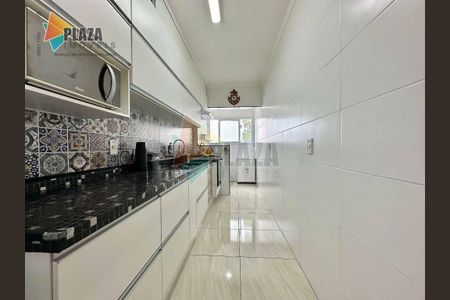 14_photo/94ce1c34bb.f93520d38630cb62-ATLAS-1cfd5efe-c9f6-4e91-a38d-43115baed20a.jpg de apartamento à venda com 2 quartos, 75m² em Guilhermina, Praia Grande