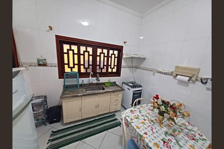 35_photo/94ce1c3561.b37fb779aadef412-ATLAS-18668753-18d5-4187-8617-0cbc4ca4edee.jpg de casa à venda com 2 quartos, 160m² em Guilhermina, Praia Grande