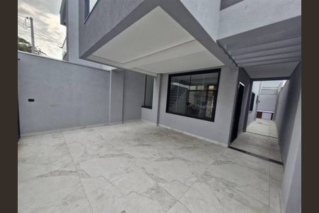 4_photo/94ce1c4ae3.912bb953107d94de-ATLAS-bd7ee511-0edb-44b2-8001-b10f42aad8a5.jpg de casa à venda com 3 quartos, 148m² em Boqueirão, Praia Grande