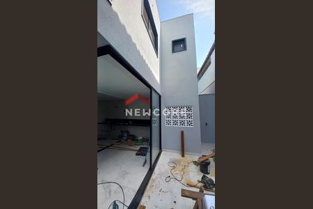 8_photo/94ce1c4ae3.f621f7ce6007bef0-ATLAS-229544ba-42da-4de3-b100-46e79d85bc45.jpg de casa à venda com 3 quartos, 148m² em Boqueirão, Praia Grande