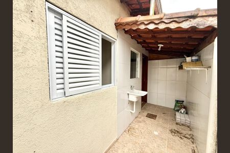 3_photo/94ce1c4bc5.833a42e394c467a8-ATLAS-c1546f4e-0a60-423c-beea-aba5b547da1d.jpg de casa à venda com 2 quartos, 44m² em Vilamar, Praia Grande